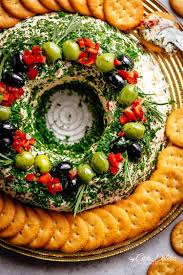 Christmas Bacon Cheese Ball Wreath Is A Holiday Table Showstopper Full Of Crispy Bacon Cheddar Cheese Chi Cheese Ball Recipes Christmas Cooking Bacon Cheese