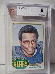 Even signed versions from later years such as the 1992 upper deck heroes autograph, which has a print run of 2,800, is worth a fraction of the amount when compared to the best copies of his original rc. 1976 Topps Walter Payton Rookie Bvg Nm Mt 8 Football Card 148 Nfl Hof Chicagobears Walter Payton Football Cards Football Boys
