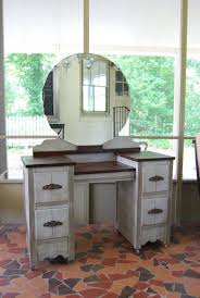 I Ve Wanted An Art Deco Vanity For Ages Painted Vanity Vanity Table Vintage Furniture
