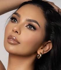 Top model vibes ✨ Ese día me sentía una modelo les juro que el equipo de  fotografía, maquillaje y peinado que tienen @leslieconejophotographer  @denisseolivaresmakeup así te hacen sentir!