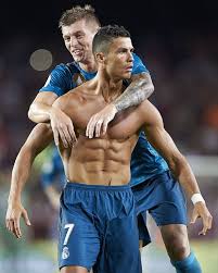 He has been earmarked as a replacement for the retired michael carrick, with the germany international said to be keen on a premier league move. Cristiano Ronaldo Juventus Star S Favourite Position Revealed By Real Madrid S Toni Kroos Vier Vier Zwei Com