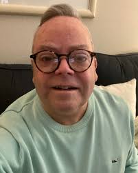 Reading a Daniel Silva novel