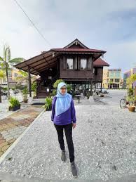 Seterusnya, tempat menarik waktu malam di cameron highlands ialah holiday's park di kea farm, yang terletak berhampiran cameron square. Tempat Makan Malam Menarik Dan Sedap Di Ipoh Labu Sayong Signature Meru Marina Bashah
