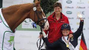 Sanne voets en demantur n.o.p. Para Sanne Voets Ist Kur Meisterin Nachrichten News Reiterrevue International