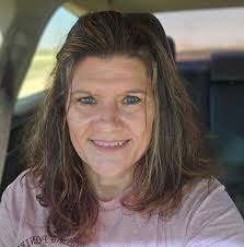 What professions do single moms pursue to afford the barrel racing  lifestyle?