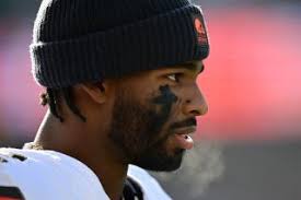 Bobby Knight, a great and volatile basketball coach, dies