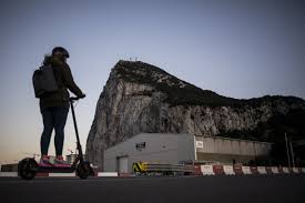 Gibraltar gilt als durchgeimpft und hat eine inzidenz von 600. With No Covid 19 Patients Immunized Gibraltar Drops Curfew