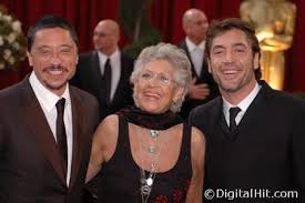 Los simuladores participó en 2009 en un capítulo de la segunda temporada de la serie transmitida en cable en latinoamérica, los simuladores , en el papel de silas, un estafador que dirige a una comunidad sectaria. Carlos Bardem Pilar Bardem And Javier Bardem 80th Annual Academy Awards 2008 Photo 137