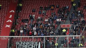 This page contains an complete overview of all already played and fixtured season games and the season tally of the club fc utrecht in the season 19/20. Fc Utrecht Fans Hangen Spandoeken Op In Johan Cruijff Arena Rtl Nieuws