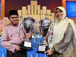 Untuk melihat detail lagu tilawah al qur an klik salah satu judul yang cocok, kemudian untuk link download tilawah al qur an ada di halaman berikutnya. Qari Kelantan Qariah Perak Johan Tilawah Al Quran Kebangsaan