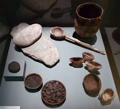 Neolithic Cutlery And Foodstuffs Found At Sites In Switzerland The Items Include Millstones Charred Bread Grains A Neolithique Vaisselle De Table Vaisselle