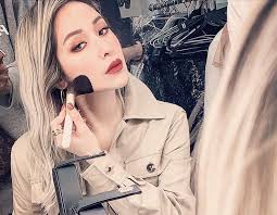 The photo shows elva with a scar from her right cheek to the corner of her mouth. Taiwanese Singer Elva Hsiao Wins Suit Against Chinese Social Media User For Claiming The Celebrity Is Hiv Positive Asia Newsday
