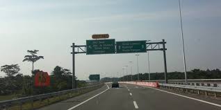 Satu konsortium nasional ditubuhkan iaitu lembaga lebuhraya malaysia (llm) atau malaysia highway authority untuk menjalankan perancangan dan pembinaan plus ini. 1e Tn3higifakm