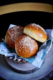 Attention, un pain au levain est plus consistant : Pains A Burgers Brioche Extra Moelleux Buns