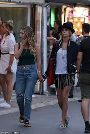 Cara delevingne's home might just be one of the most unique in hollywood. Cara Delevingne Marries Girlfriend Ashley Benson Express Digest