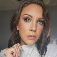 Hollie Brewer's Instagram, Twitter & Facebook