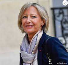 Sophie cluzel, secrétaire d'état chargée des personnes handicapées, a confirmé sur france info sophie cluzel sera à la tête d'une liste lrem pour les élections régionales 2021 dans la région paca. Sophie Cluzel La Nouvelle Secretaire D Etat Evoque Sa Fille Trisomique Purepeople