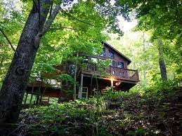 Natural bridge cabin rental located in the heart of red river gorge only 2 miles from natural bridge with over 50 cabins offering top accommodations with an broad selection of type cabin rentals to choose from with many types of amenities. Vacation Rentals Natural Bridge Cabin Rental