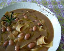 La pasta e fagioli alla veneta o alla padovana è uno dei piatti tipici del territorio, un piatto la pasta e fagioli è un piatto semplice quanto di sostanza, un po' come la gente veneta che non guarda tanto. Pasta E Fagioli Alla Veneta