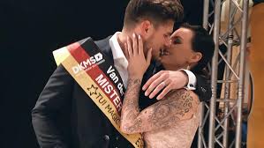 Die beauty trat mit ihrem liebsten pascal kappés bis über beide ohren verliebt vor den traualtar. Ex Bachelor Kandidatin Denise Temlitz Und Berlin Tag Und Nacht Star Pascal Kappes Sind Verlobt