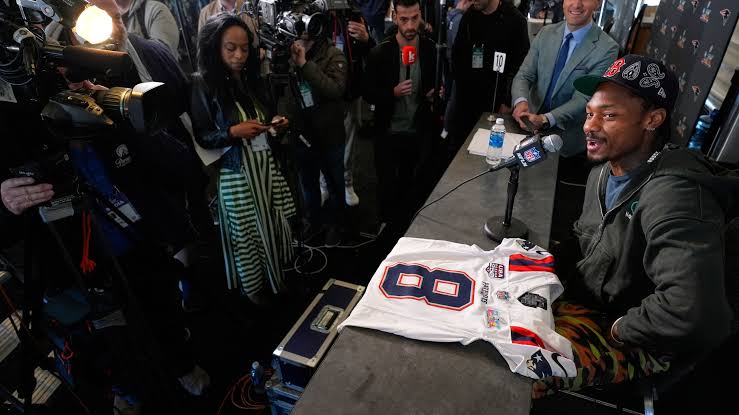 Patriots tell 4-time Pro Bowl receiver Stefon Diggs he'll be released next  week, AP source says – CBS17.com