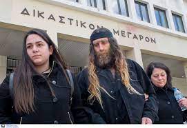 Ένα βίντεο στο οποίο ο βαγγέλης γιακουμάκης εμφανίζεται χαμογελαστός με την παρέα των κρητικών προκάλεσε την οργή των γονιών του. Baggelhs Giakoymakhs Orgismenoi Oi Goneis Toy Den Einai H Fwnh Toy Sto Binteo