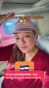 Cantando y disfrutando la canción. Como toda una buena salvadoreña #pa...