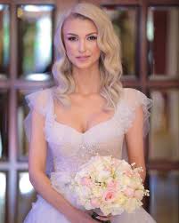 Adreea bălan și george fiica andreei antonescu, sienna, a apărut la nunta andreei bălan purtând o rochie de prințesă, care a. Pin On Andreea Balan