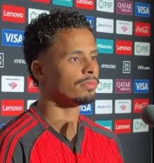 Flamengo divulga escalação para jogo contra o Vitória