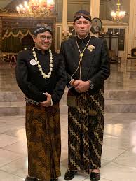 Tarian sakral yang telah diciptakan oleh rm.said (kgpaa mangkoenagoro i), yaitu: Ami A Muhaimin Iskandar No Twitter Memperingati 1 Suro Dengan Raja Mangkunegaran Kgpaa Mangkunegara Ix Gusti Djiwo Sekaligus Kirab Pusaka Keliling Keraton Semoga Kesejahteraan Dan Kebahagiaan Terwujud Buat Seluruh Bangsa Indonesia Https T Co