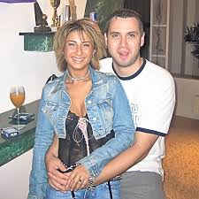 Anamaria prodan, 47 de ani, impresarul lui dennis man, 21 de ani, fotbalistul celor de la fcsb, a anamaria prodan este invitata zilei la prosport live. In Ce RelaÈ›ii Este Anamaria Prodan Cu Primul SoÈ› Cine E TatÄƒl Fiicelor Ei N Au È™tiut Nici Mama Nici Copiii CÄƒ Am DivorÈ›at Galerie Foto Stiri Vedete Si Evenimente Viva Ro