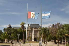 Declárase duelo nacional en todo el territorio de la república argentina por el término de cinco días, como consecuencia del fallecimiento de más de 100.000 personas, habitantes de nuestro país. 2yiw2urs0odc1m