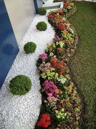 I Love The White Rocks Rock Garden Landscaping Small Front Yard Landscaping Front Yard Landscaping Design