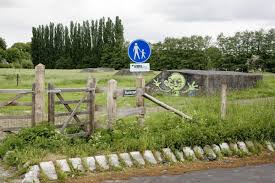 Onderdelen van de waterlinie waren al monument, maar nu wordt de linie als geheel beschermd, inclusief de honderden bunkers, sluizen, dijken en vestingsteden. Bestand Bunkers Gelegen Aan Het Bunkerpad Langs De Provincialeweg Onderdeel Van De Nieuwe Hollandse Waterlinie Bunnik 20429713 Rce Jpg Wikipedia