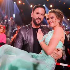 Wendler (rtl) im ticker zum nachlesen: Laura Muller Und Michael Wendler Auto Geschenk Soll Fake Gewesen Sein Promi Tv