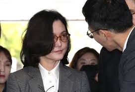지난달 23일 구속된 정 교수를 현재까지 6차례 불러 조사한 검찰은 이날 정 교수를 추가 기소할 전망입니다. ìž¬íŒì— ë„˜ê²¨ì§„ ì¡°êµ­ ë¶€ì¸ ì •ê²½ì‹¬ ì ìš©ëœ í˜ì˜ë§Œ 14ê°œ ì¡°êµ­ ì†Œí™˜ì€ ì–¸ì œì¯¤ ì •ì¹˜ì¼ë°˜ ì •ì¹˜ ê¸°ì‚¬ë³¸ë¬¸ ìŠ¤íŽ˜ì…œê²½ì œ