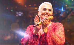 Lupita D'Alessio: Problemas de salud obligan a la artista a cancelar  concierto: ¿qué le ocurrió?