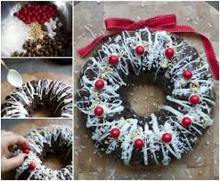 Cranberry cake with almond glaze. Rocky Road Christmas Wreath Cake