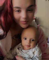 Look at little foot growing and growing! I feel like I'm a balloon being  pumped up to the fullest 🤣. I just can't wait to hold you in my arms,  Nalo. In