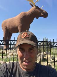 20 Canadian Roadside Statues That Make Perfect Photo Ops