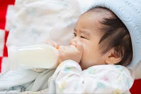 Susu formula menjadi pendamping asi ibu pada saat diperlukan. Ini Takaran Tepat Susu Formula Untuk Bayi Di Bawah 6 Bulan Yang Wajib Kamu Tahu Bukareview