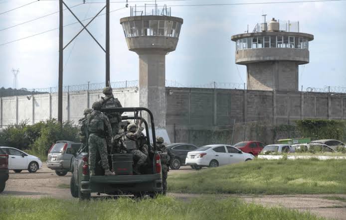 Separan temporalmente al director del penal de El Castillo tras riñas que dejaron 12 muertos