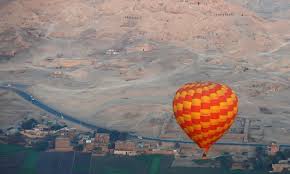 The hot air balloon crashed saturday morning near a cvs in albuquerque's westside neighborhood, the albuquerque police department said in a tweet. One Tourist Killed 12 Injured In Hot Air Balloon Crash In Luxor Egypttoday