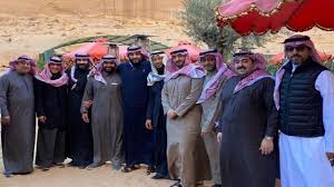 ولي العهد السعودي مع عدد من الأمراء في مطعم أنابلز بالعلا صور