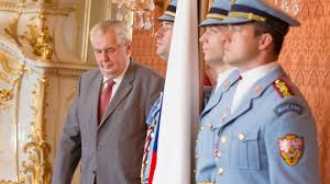 Zeman nejprve k odchodu vlasty chramostové a k tomu, že předseda ústavního soudu pavel rychetský pavel rychetský se v poslední době plete do politiky, aniž by k tomu byl kompetentní. Zeman A Rychetsky Na Ostri Noze Z Ust Prezidenta Zaznela Hodne Ostra Slova Globe24 Cz