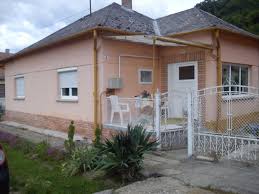 Zu verkaufen in einer gepflegten straße von kiskőrös, auf einem grundstück von 1079 qm, 120 qm,. Wohnhaus In Sudungarn In Der Nahe Pecs Zu Verkaufen Pecs Ungarn Ph0266