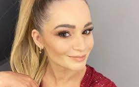 Discover top playlists and videos from your favorite artists on shazam! Ewelina Lisowska Odslania Posladki Przed Obiektywem Piosenkarka W Opisie Wspomina O Kobiecosci A Internauci Komentuja W Punkt Zdjecie Gwiazdy Maxxx News Rmf Maxxx