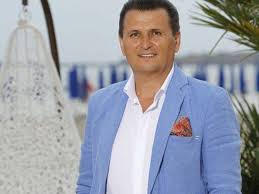 Nea mărin pe numele real marin barbu este cunoscut drept coșmarul vedetelor și asta pentru că altoiește vedetele în emisiunile de la antena 1 nea mărin este unul dintre cei mai buni. Nea MÄrin Regim Cum Se MenÈine La 60 De Ani Dcnews