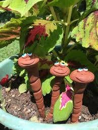 Fee Garten Worms 3 Keramik Wurmer Fur Ihren Garten Oder In 2020 Handmade Ceramics Plant Leaves Yard Art