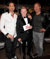 Take a look at axel kahn and share your take on the latest axel kahn news. Pixx Lounge Im Steigenberger Hotel Kahn Bruder Feiert Party Mit Moeller Und Schenkenberg